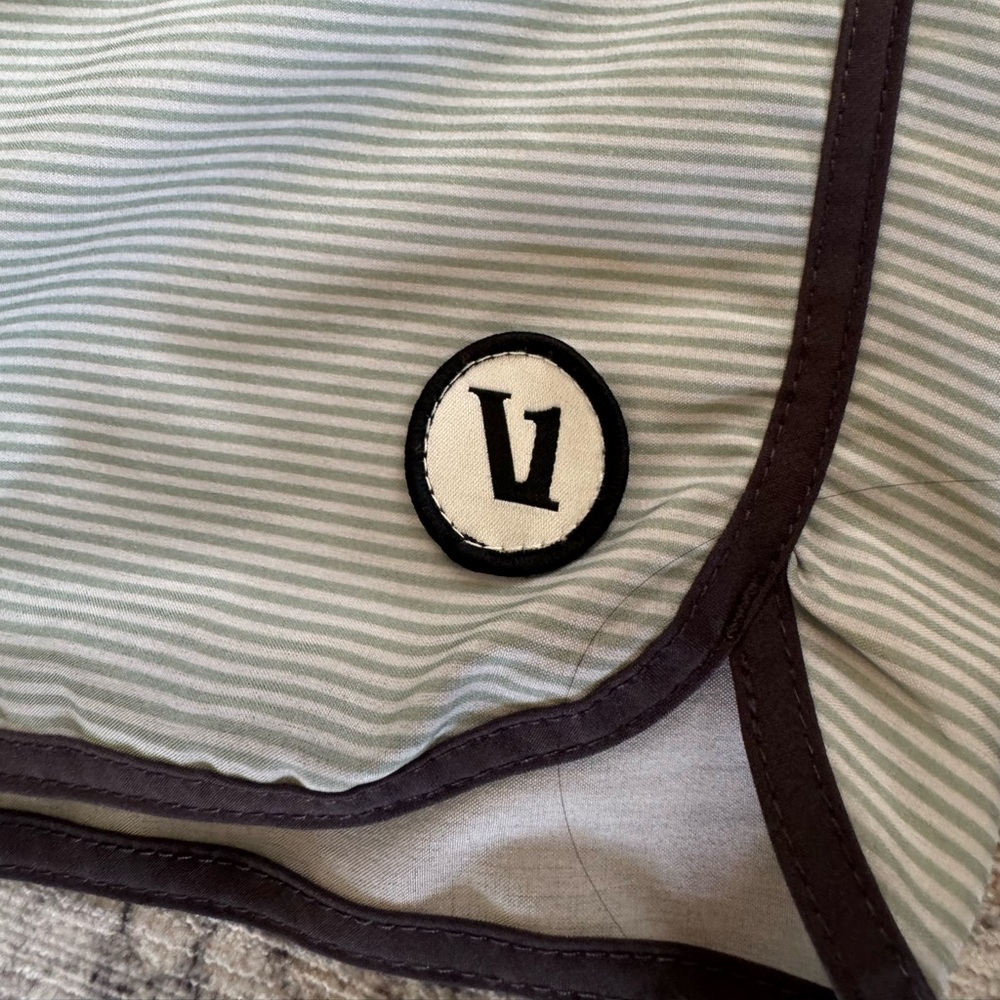 Vuori Board Shorts, Size 36 - Picture 6 of 15